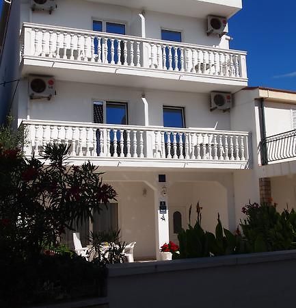 Guesthouse Ana-Maria Pirovac Esterno foto