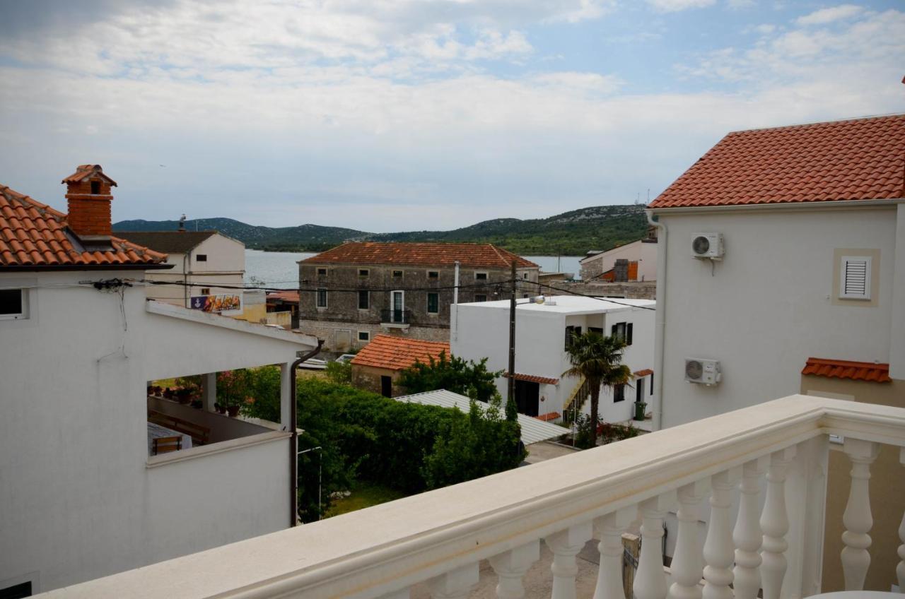Guesthouse Ana-Maria Pirovac Esterno foto