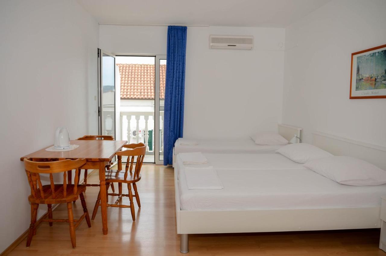 Guesthouse Ana-Maria Pirovac Esterno foto