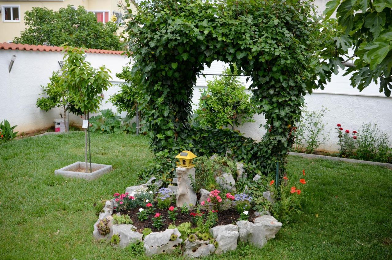 Guesthouse Ana-Maria Pirovac Esterno foto