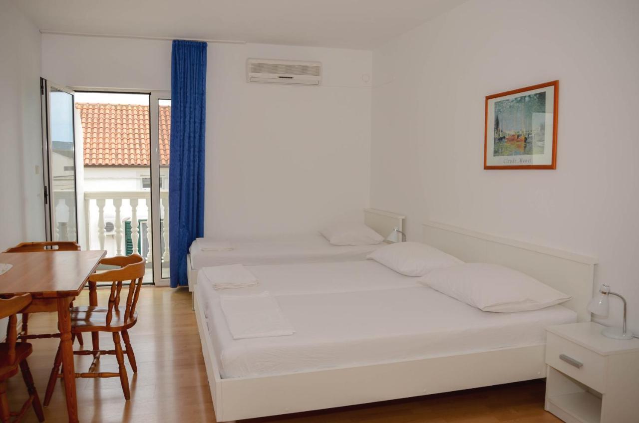 Guesthouse Ana-Maria Pirovac Esterno foto
