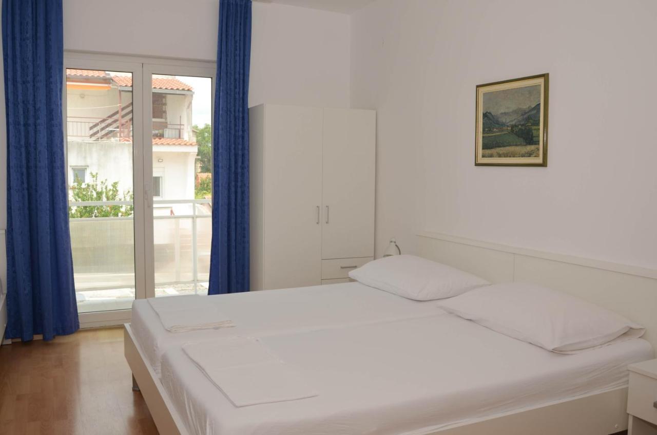 Guesthouse Ana-Maria Pirovac Esterno foto